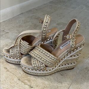 Steve Madden Women's Juniper Raffia Platform Wedge Sandals in gold 7